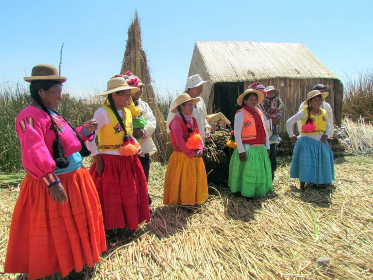 uros-islands-lake-titicaca-peru-traditional-dress