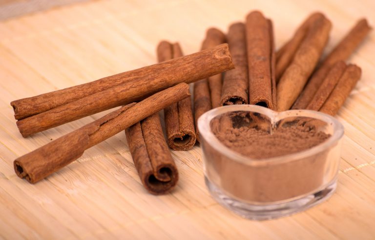 cinnamon-quills-and-powder