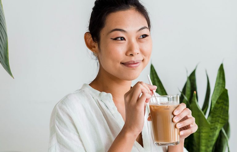 iced-coffee-woman-drinking