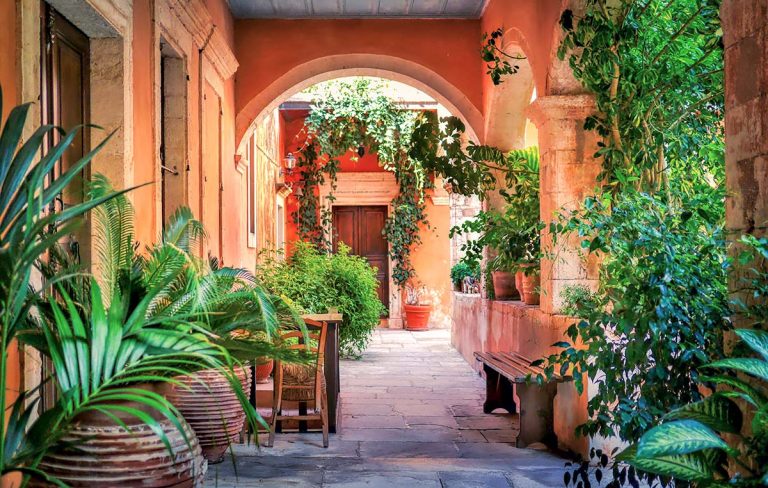 The Role of Courtyards in Tropical Home Design